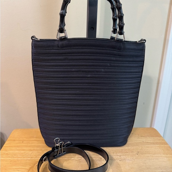 Gucci Elegant Black Tote Bag - Picture 1 of 16